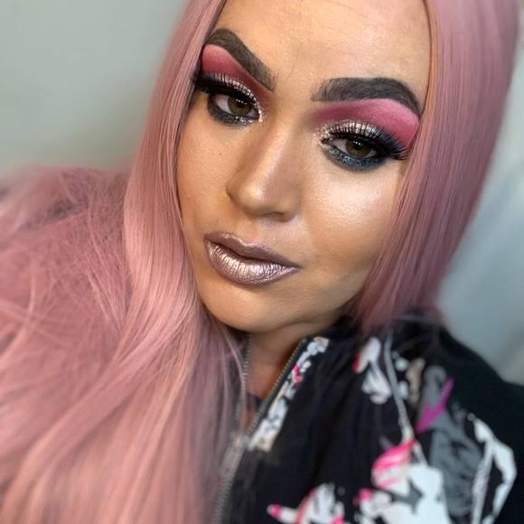 Meet your Posher, Kween - Picture 1 of 1